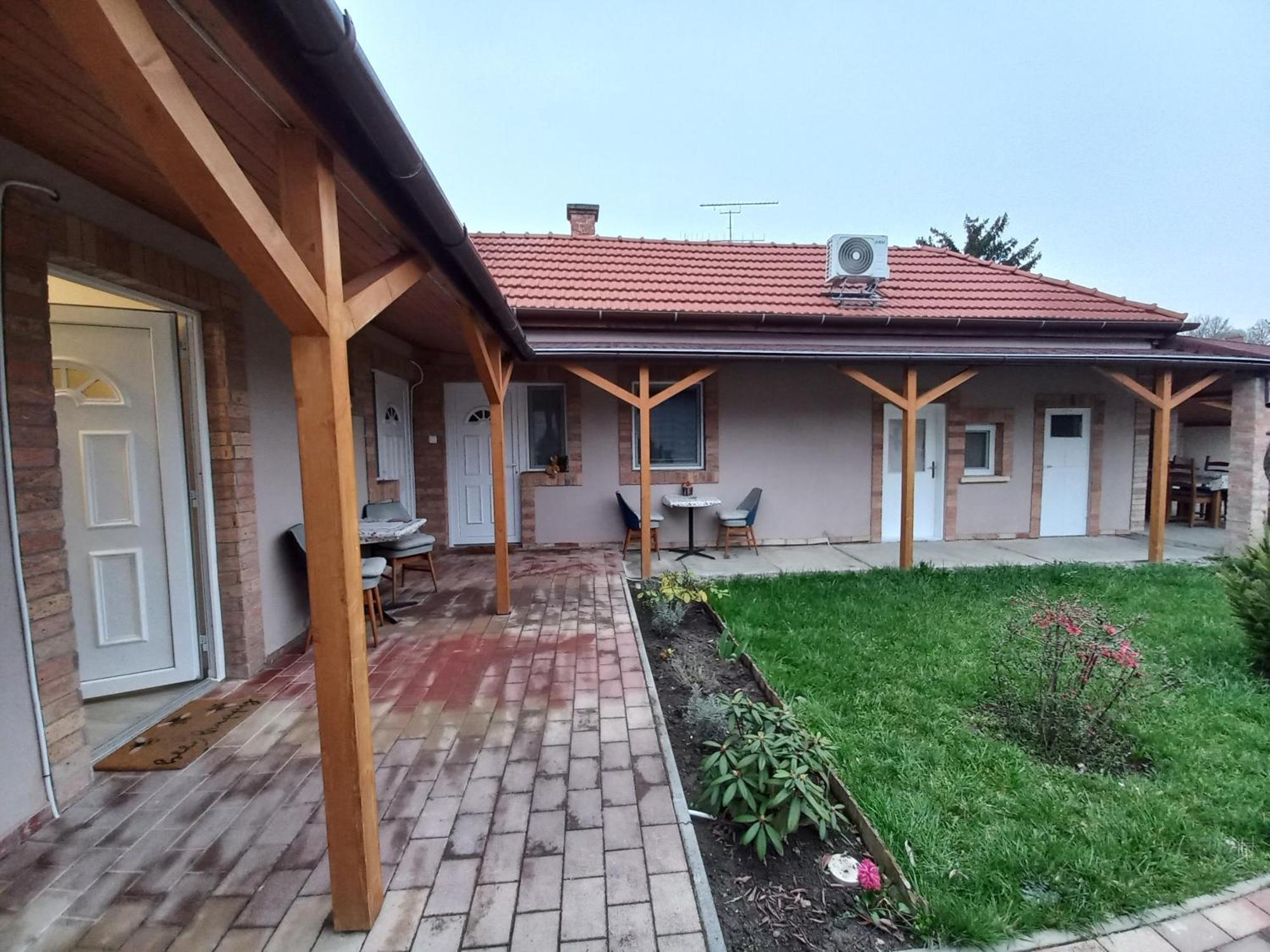 Ilona Apartman Gyula Exteriör bild