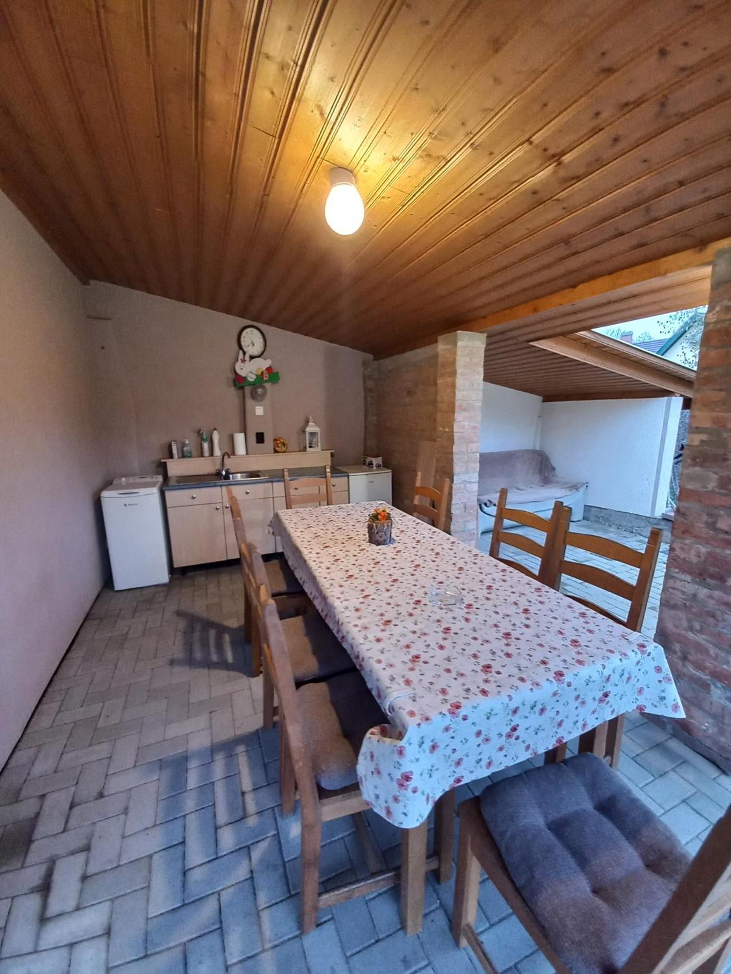Ilona Apartman Gyula Exteriör bild